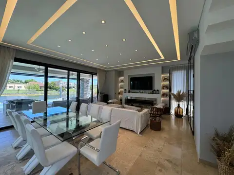 Casa 6 ambientes con 4 baños