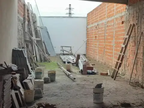 52 y 140 LOCAL Y DEPTO