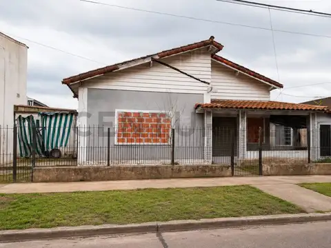 venta de casa a refaccionar por completo en inmejorable ubicación 14a casi 467, City Bell