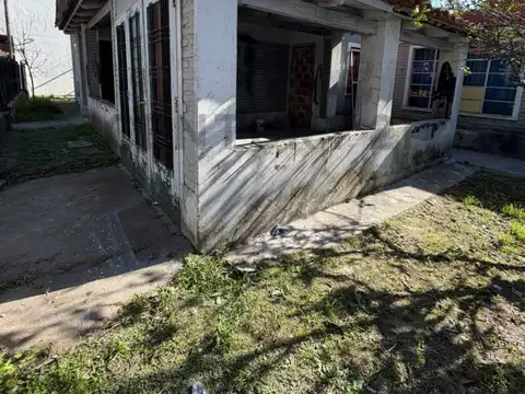 venta de casa a refaccionar por completo en inmejorable ubicación 14a casi 467, City Bell