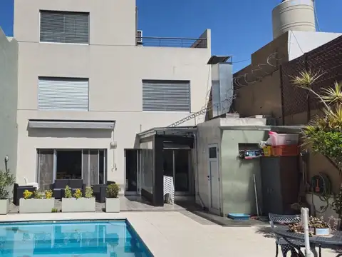 Casa 6 ambientes con 4 baños