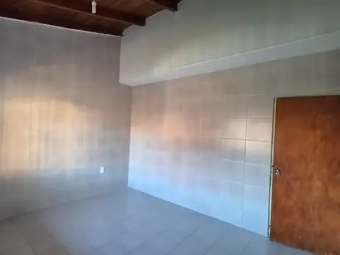 Casa en Alquiler en Villa Gobernador Galvez, $ 600.000