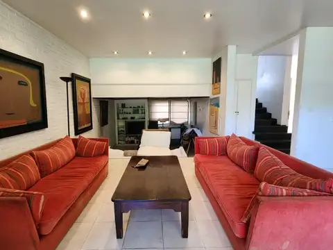 Casa 7 ambientes con 3 baños