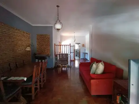 Depto Tipo Casa 4 ambientes con 2 baños