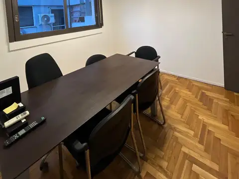 Oficina excelente distribucion muy luminosa