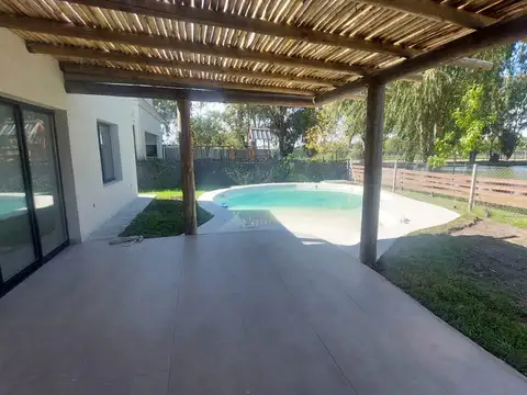 Casa 5 ambientes al Lago - piscina playa -Santa Emilia Pilar del Este