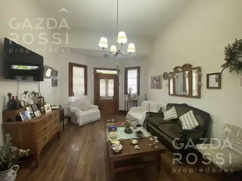 Casa 5 ambientes con 2 baños