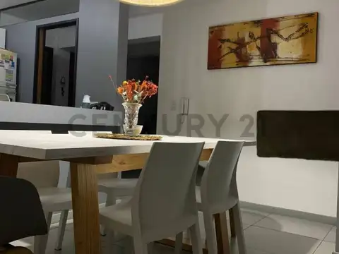 Casa en Alquiler con 2 cocheras