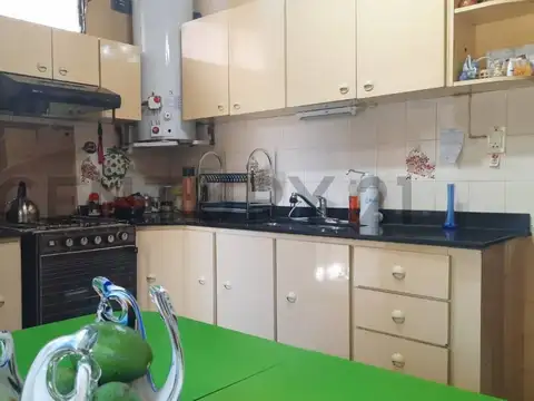 Casa 4 Ambientes con cochera en Lanús Este
