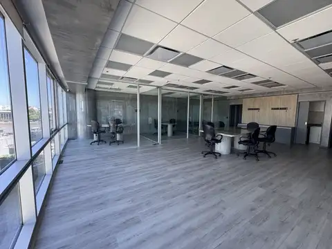 Oficina 5 ambientes con 2 baños
