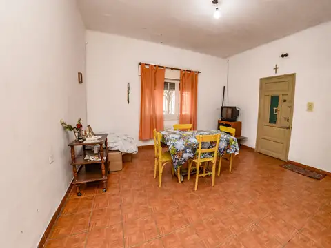 Casa 4 ambientes con 1 baño