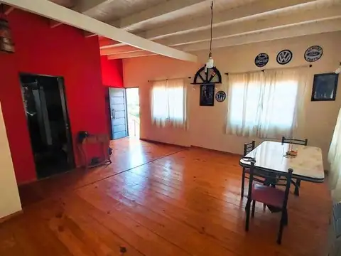 Casa con Departamento en BURZACO. GRAN OPORTUNIDAD