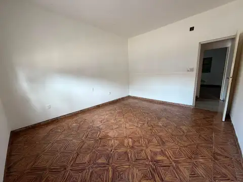 Casa 5 ambientes con 1 baño