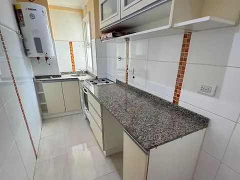 Departamento en venta. 2 ambientes. Al frente. Balcòn. reciclado. Zona Paseo Aldrey