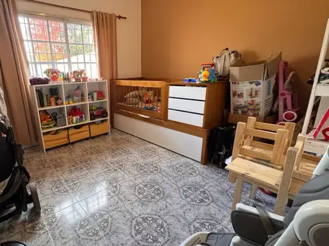 Casa 6 ambientes con 2 baños
