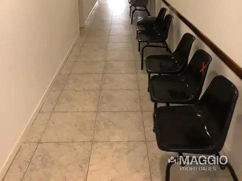 Oficina 10 ambientes con 10 baños