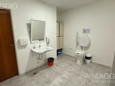 Oficina 10 ambientes con 10 baños