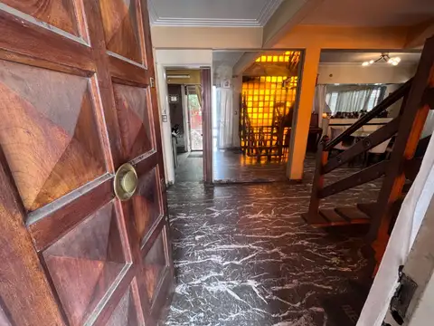 Depto Tipo Casa 6 ambientes con 1 baño