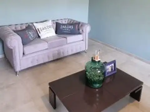 Casa 6 ambientes con 4 baños