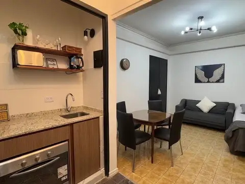 Avenida Hipólito Yrigoyen 700