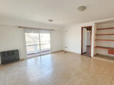 Departamento 2 amb. amplio, externo - Roca y San Juan