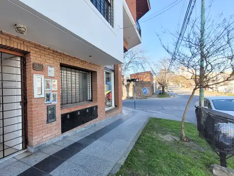Departamento 2 amb. amplio, externo - Roca y San Juan