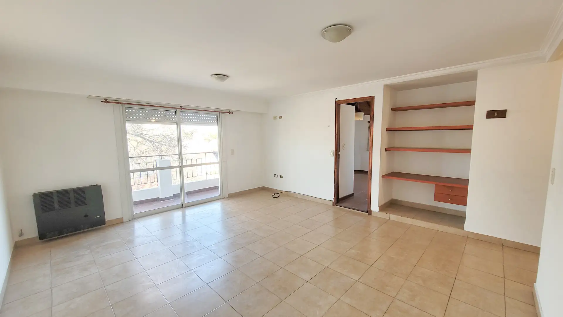 Departamento 2 amb. amplio, externo - Roca y San Juan