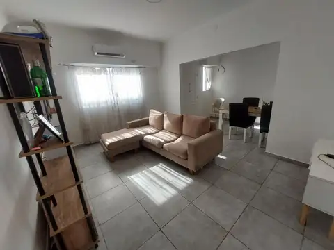Depto Tipo Casa en Alquiler con 1 cocheras