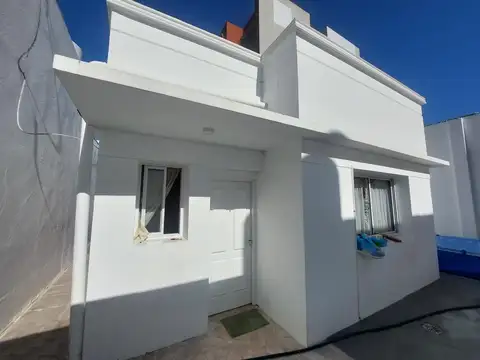 ALQUILER PH TIPO CASA EN MORON CENTRO c/ COCHERA