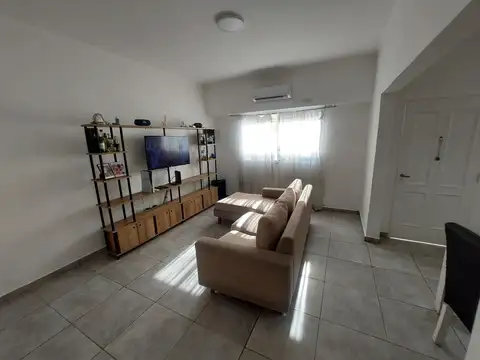 Depto Tipo Casa en Alquiler con 1 cocheras