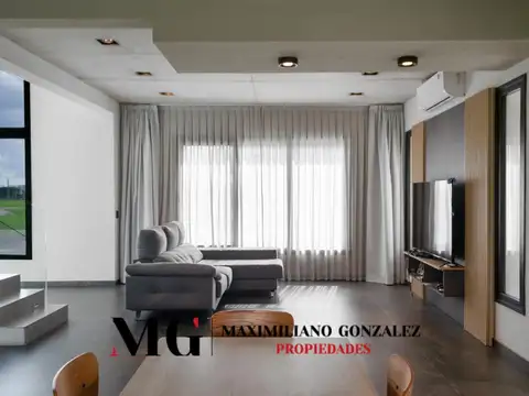 Casa en Alquiler con 3 cocheras