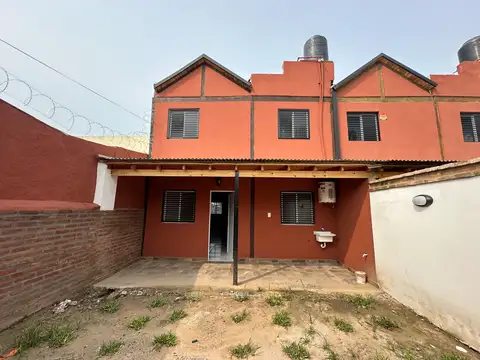 Casa en Alquiler con 1 cochera