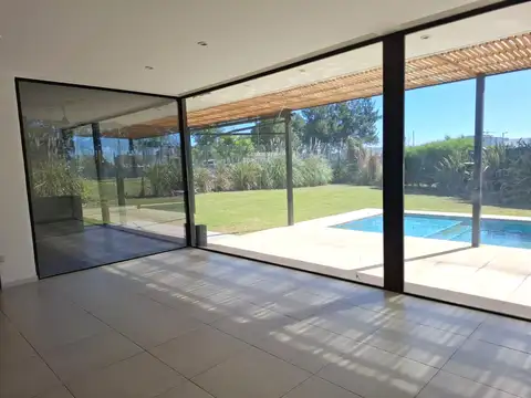 Casa 7 ambientes con 3 baños