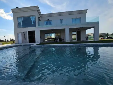 ALQUILER CASA PREMIUM Barrio Privado La Escondida – Área 60