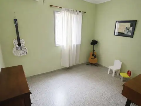HERMOSA CASA A PASOS DEL HOSPITAL DE NIÑOS.