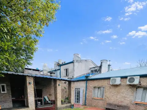 HERMOSA CASA A PASOS DEL HOSPITAL DE NIÑOS.