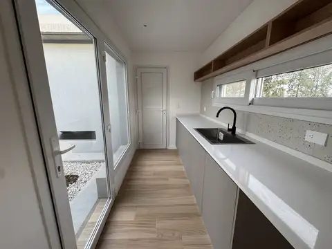 Casa 4 ambientes con 2 baños