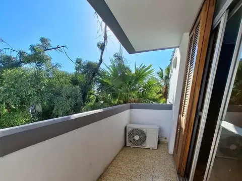 Doctor J.E.Serú 200