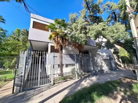 VENTA CASA 600 m2 CUB. IDEAL EMPRESA BARRIO BOMBAL