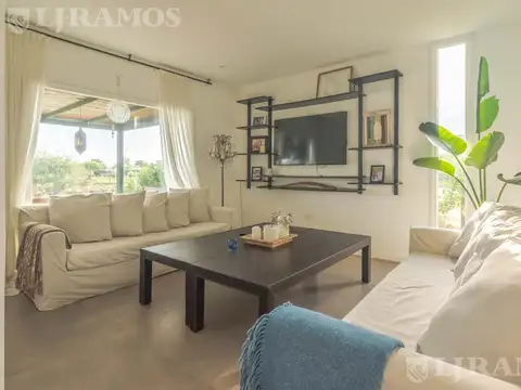 Casa en Venta con 4 cocheras