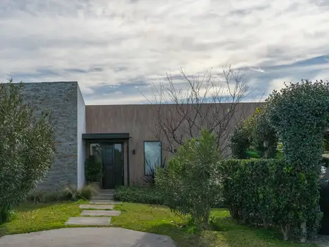 Venta Casa 3 ambientes, San Sebastián, área 13