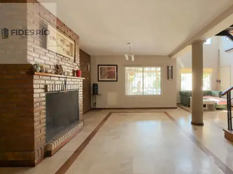 VENTA CASA 3 DORMITORIOS - JARDIN - PILETA Y COCHERA