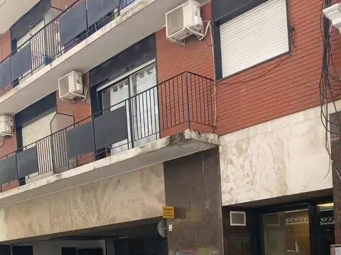 Departamento  2 ambientes amueblado frente amplio balcón
