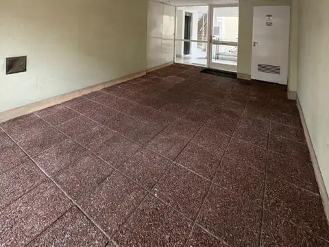 Pastorino 900, Piso 1