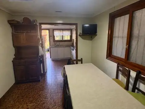 Casa 5 ambientes con 4 baños