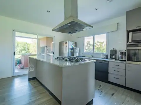 VENTA DE CASA EN BARRIO PUERTO - EL CANTÓN