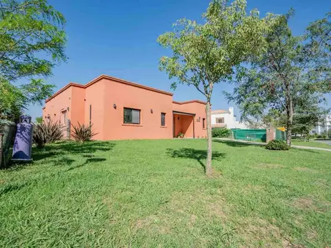 VENTA DE CASA EN BARRIO PUERTO - EL CANTÓN