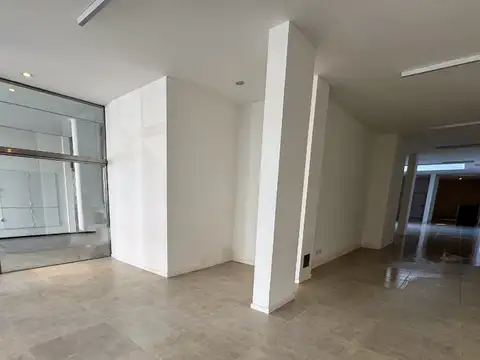 Amplio local en venta