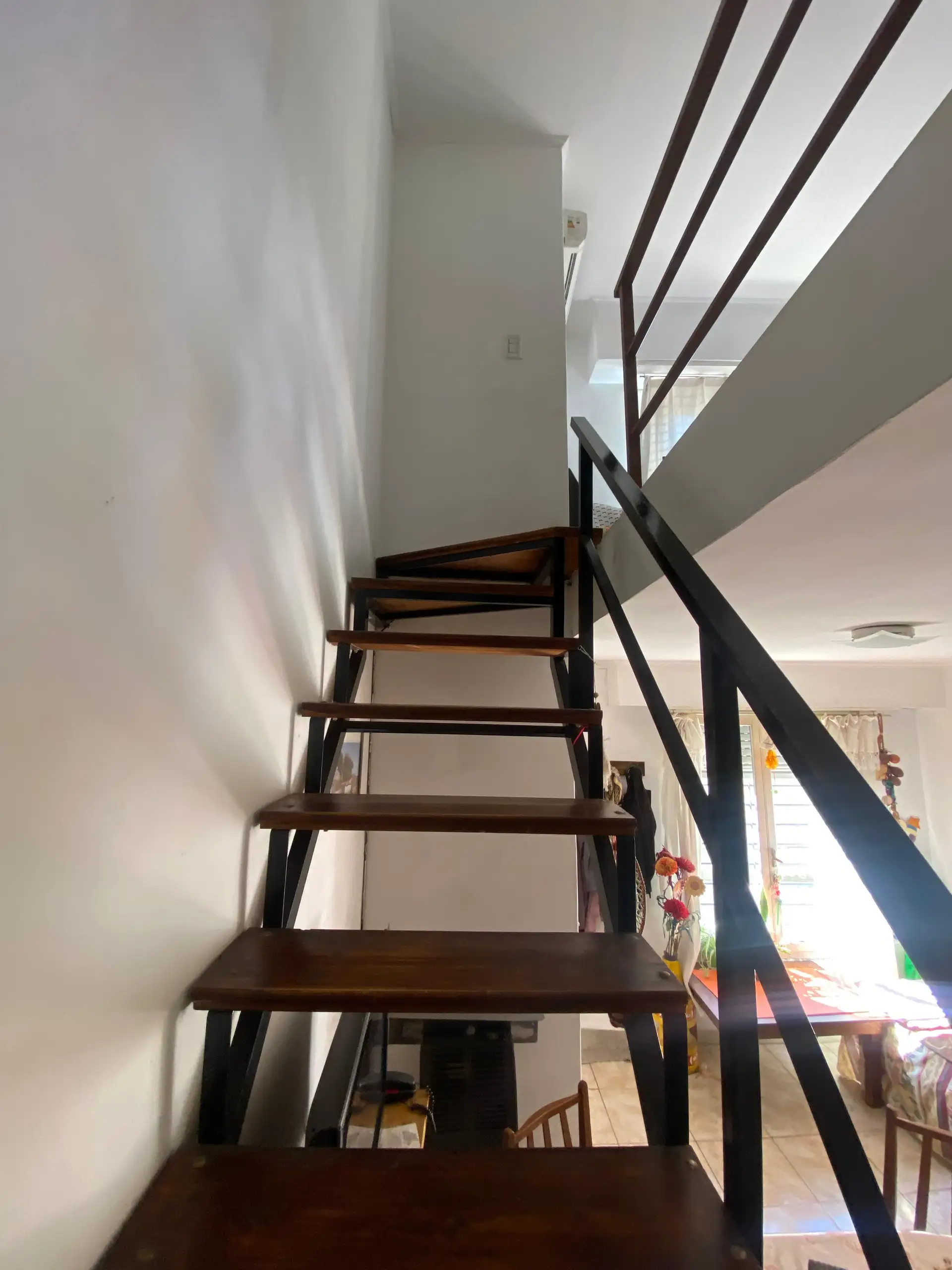 Dúplex 2 amb 35 m² con 1 dorm, cochera descubierta y renta vigente — Marconi