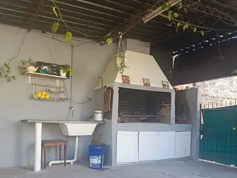 Casa en Venta con 3 cocheras